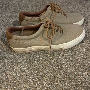 Mens size 9D Polo Ralph Loren casual shoes.